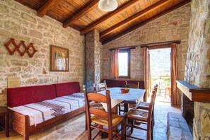 Dining - Holiday Home in Bali With Pool Incl. Halfboard (Mylopotamos)