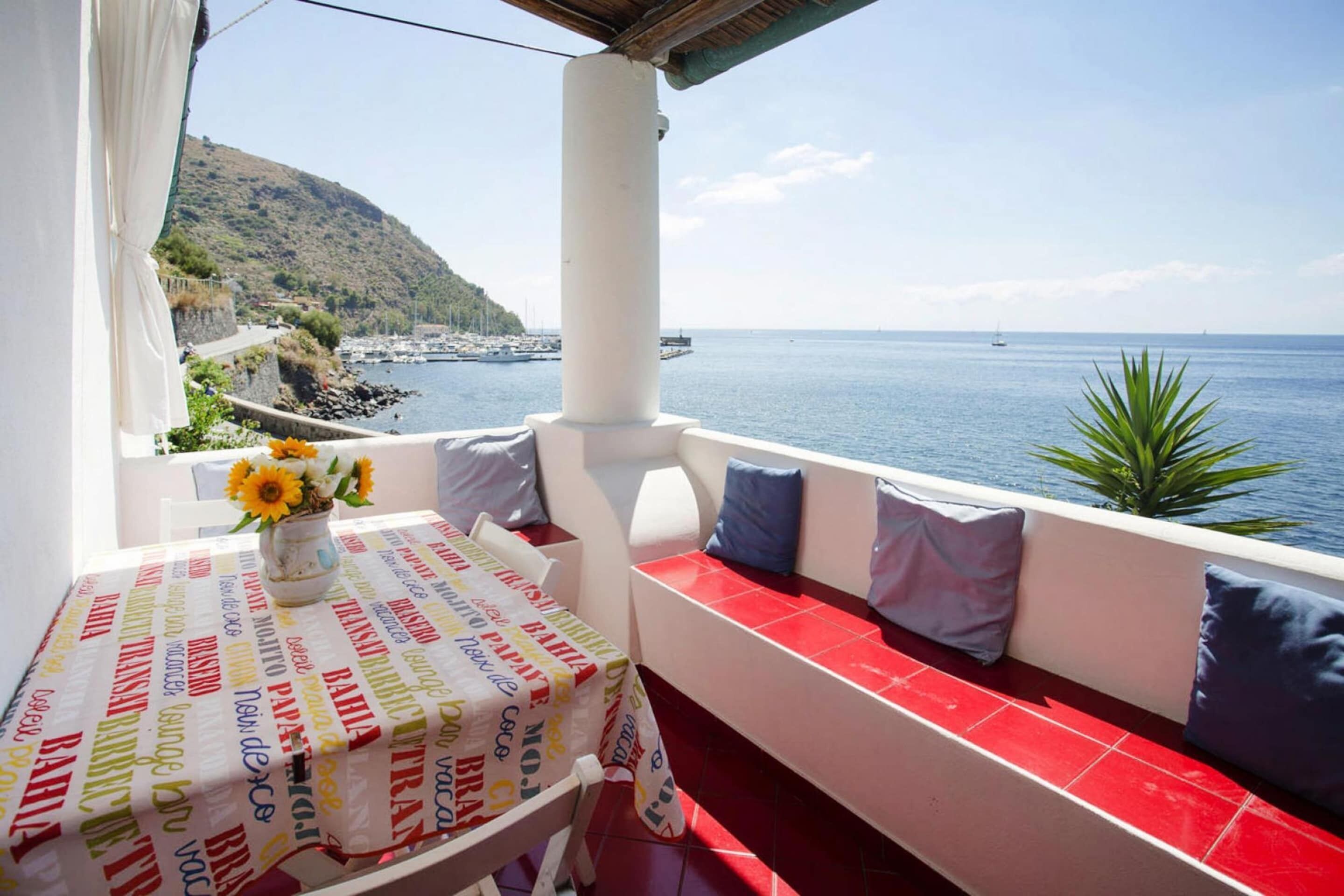 Apartment | Outdoor dining