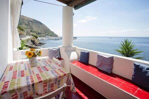 Apartment | Outdoor dining