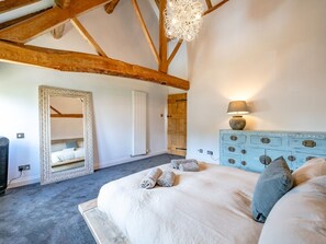 3 bedrooms, iron/ironing board, travel crib, free WiFi