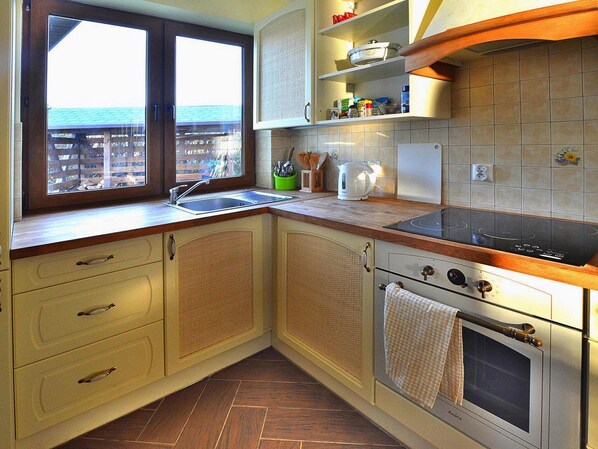 Casa | Cucina privata | Bollitore elettrico, tostapane, seggiolone