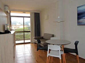Apartment | Dining - Aparthotel Tossa Park in Tossa de Mar Near Beach (Tossa de Mar)