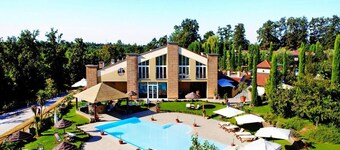 Apartment in Vinci With Pool & Wellness