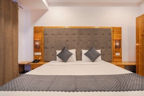 Superior Room | Free WiFi - Hotel Loki's Forest Inn (Hyderabad)