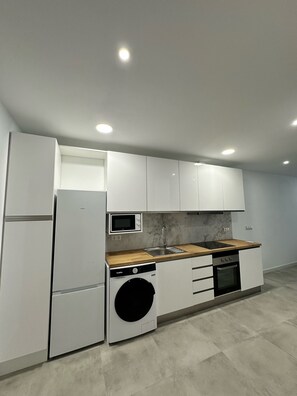 Private kitchen - Loft A /apt. Completo/cocina+baño Privado/wifi (Alicante (Alacant))