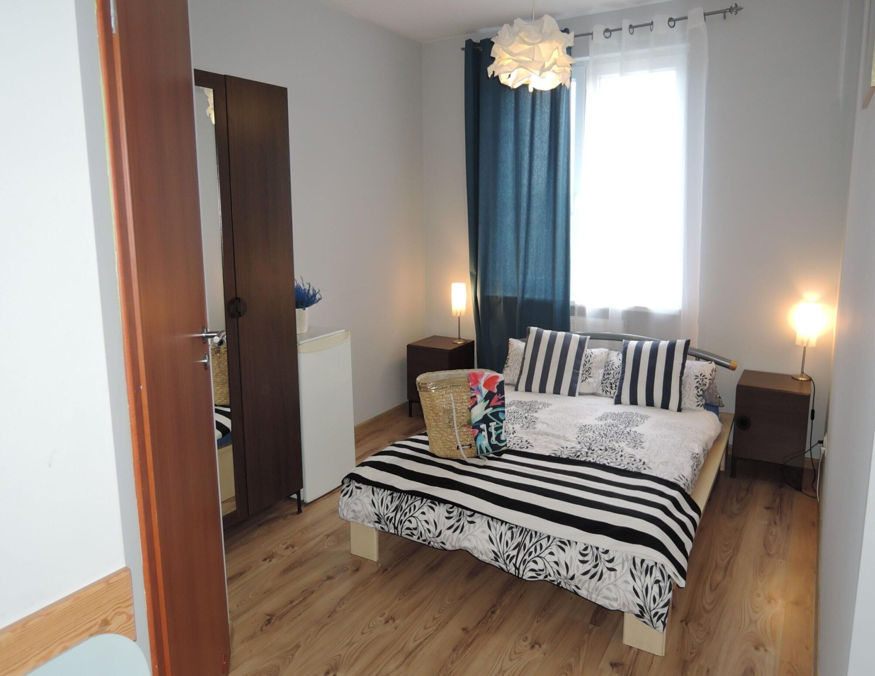 House | 7 bedrooms, individually furnished, bed sheets