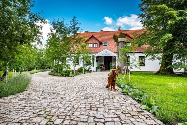 Villa | Exterior - Large Holiday Villa With Garden, 6 Bedrooms (Łobez)