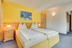 Apartment | 3 bedrooms, individually furnished, bed sheets - Apartment in Zillertal Near Spieljochbahn (Fuegen)