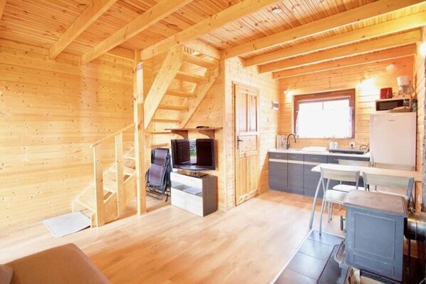 House | Private kitchen | Electric kettle, toaster, high chair