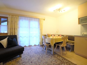 Dining - Apartment in Flachau Near Ski Slopes (Flachau)