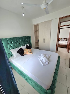 Apartemen Keluarga, balkon, pemandangan kota | Didekorasi berbeda-beda dan dilengkapi dengan perabotan berbeda-beda