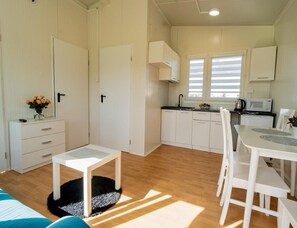 Maison | Cuisine privée | Bouilloire électrique, chaise haute