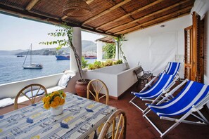 Apartment | Dining - Apartment in Lipari With Stunning Sea View (Lipari)