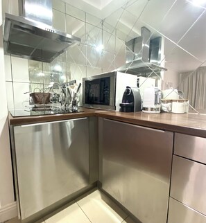 冰箱、微波炉、炉灶、茶具/咖啡用具