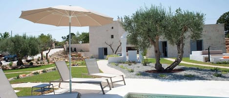 Huis | Zwembad | Een binnenzwembad, een buitenzwembad