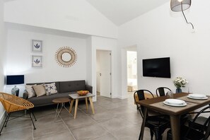 Bungalow | Dining