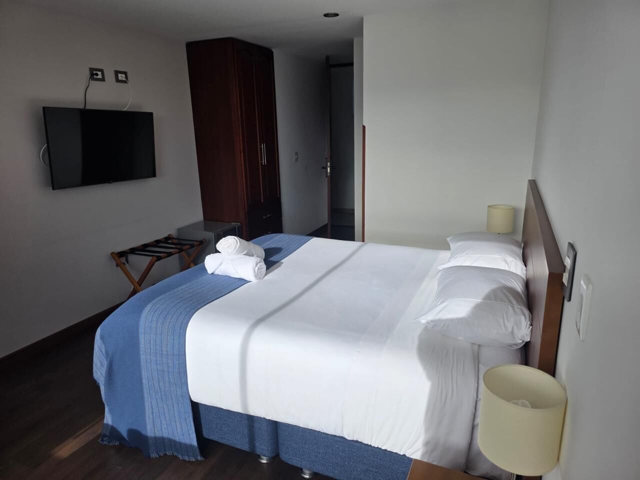 Habitación estándar | Caja de seguridad en la habitación y escritorio 