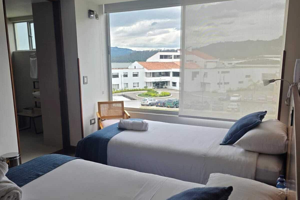 Habitación estándar | Caja de seguridad en la habitación y escritorio