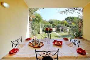 Apartment | Outdoor dining