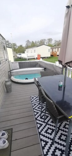 Cosy Hottub Caravan Retreat in Lincolnshire