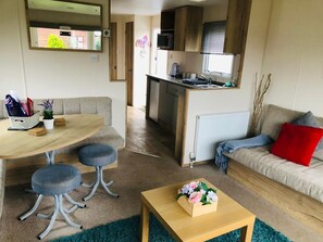 Alpehytte | Eget kjøkken | Kjøleskap, mikrobølgeovn, ovn og kokeplater