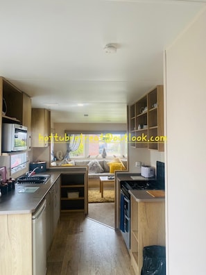 Chalet | Eigene Küche | Kühlschrank, Mikrowelle, Ofen, Herdplatte
