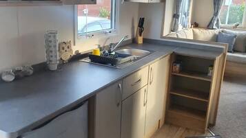 Chalet | Dapur pribadi | Lemari es, microwave, oven, dan kompor