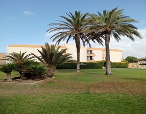 Garden - Faro's Retamar Cuddly Nest for 2 (Almeria)