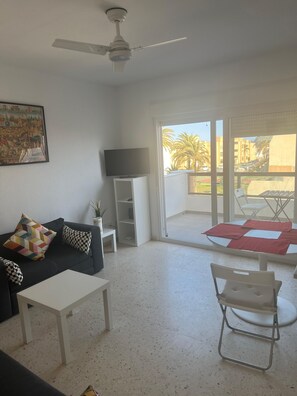 Apartment | Living room - Faro's Retamar Cuddly Nest for 2 (Almeria)