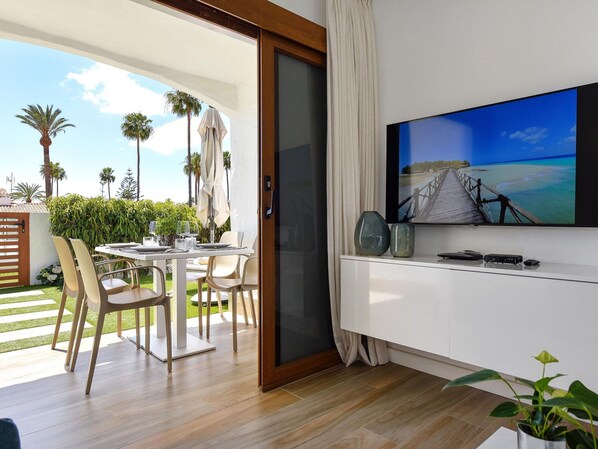 Apartment | Dining - Central Bungalow With Pool (San Bartolomé de Tirajana)