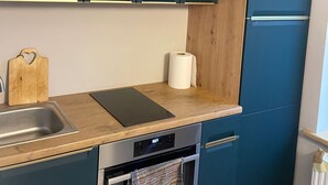 冰箱、烤箱、炉灶、厨具/餐具
