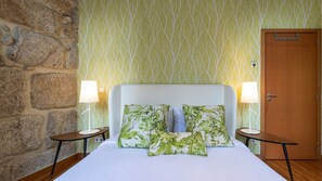 3 slaapkamers, een strijkplank/strijkijzer, gratis wifi, beddengoed