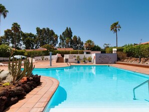 House | Pool | Outdoor pool - Central Bungalow With Communal Pool in Maspalomas (San Bartolomé de Tirajana)