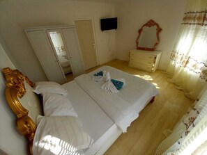 3 bedrooms, WiFi, bed sheets