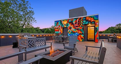 The Heron - Charming 2-bedroom condo in Asheville with elevator and roof deck