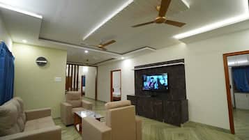 Deluxe Apartment, Balcony | 2 bedrooms, free WiFi