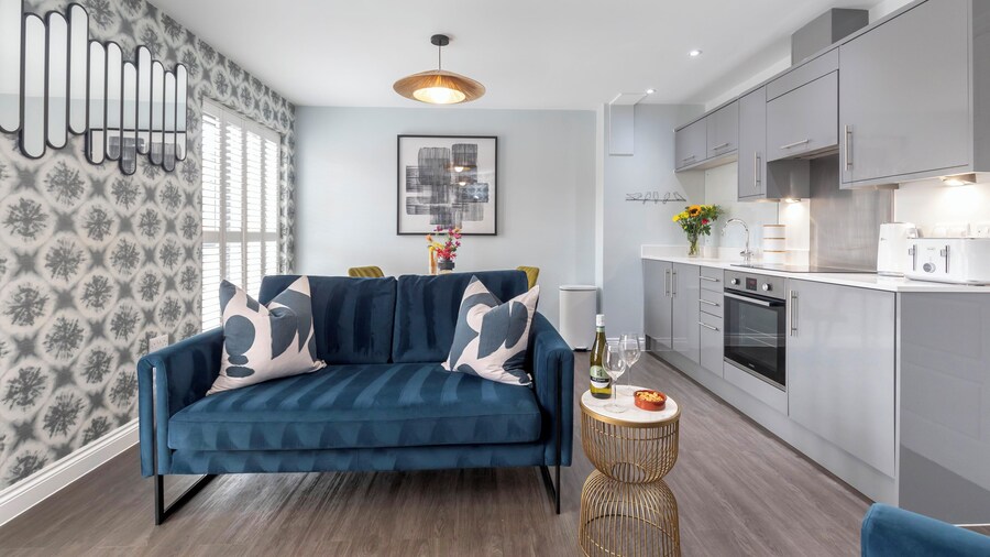 Elliot Oliver- Charming 1 Bed Apartment
