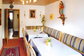 Apartment | Dining
