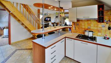 House | Private kitchen | Electric kettle, toaster, high chair