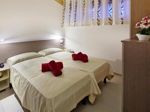 2 bedrooms, individually furnished - Bungalow in Caorle With Garden Furniture (Caorle)