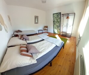 2 quartos, berço de viagem, Wi-Fi, roupa de cama