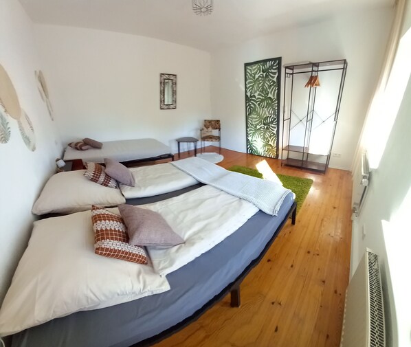 2 bedrooms, travel cot, WiFi, bed sheets