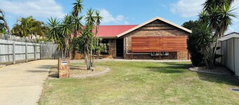 Avoca House - Family, Tradie and Pet Friendly House with Shed, Wifi, Parking. 