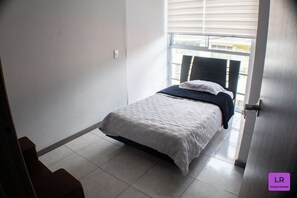 3 dormitorios, tabla de planchar con plancha, Internet y ropa de cama