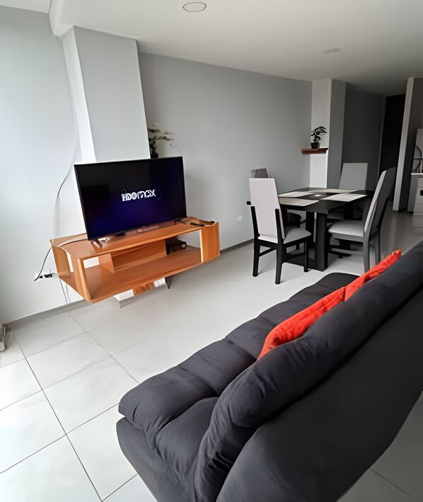 TV, video library - Luxurious and New Apartment in Milán (Manizales)