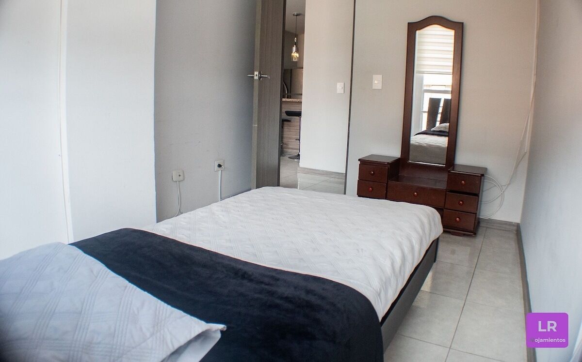 3 habitaciones, tabla de planchar con plancha y acceso a internet 