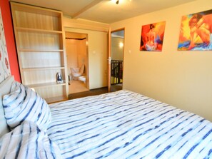 Maison | 2 chambres, ameublement personnalisé, fer et planche à repasser