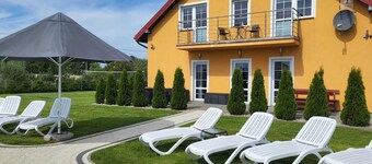 Comfortable Ground Floor Apartment, Summer Pool