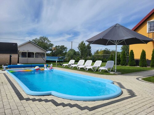 Comfortable Ground Floor Apartment, Summer Pool