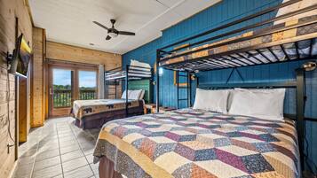 3 slaapkamers, een bureau, een strijkplank/strijkijzer, reisbedje